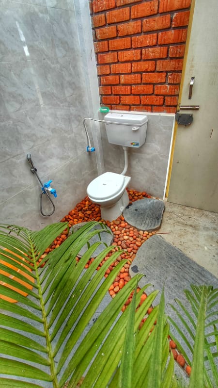 vaksana-outdoor-restroom